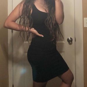 black bodycon dress